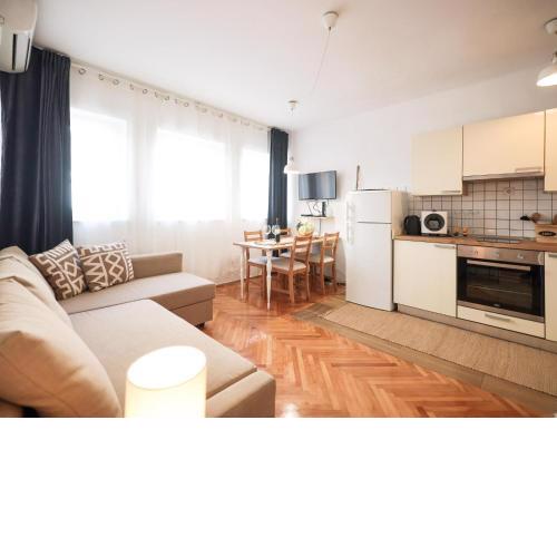 Modern apartment with terrace near old town