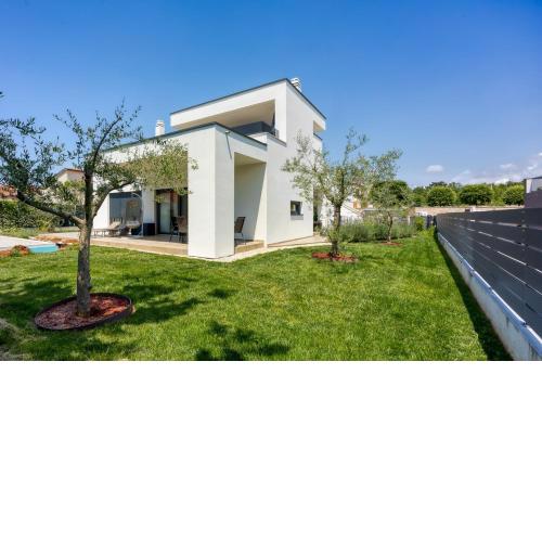 Modern App Ana with Jacuzzi and Balcony