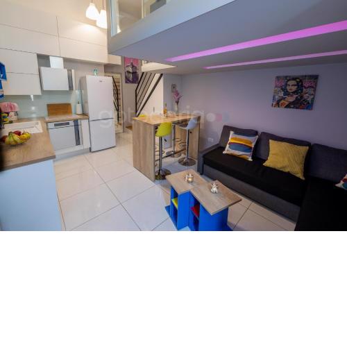Modern Duplex Studio Tommy