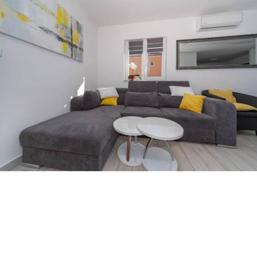 Modern groundfloor apartment for 2