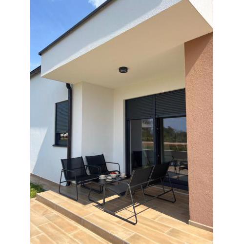 Modern Home Ula