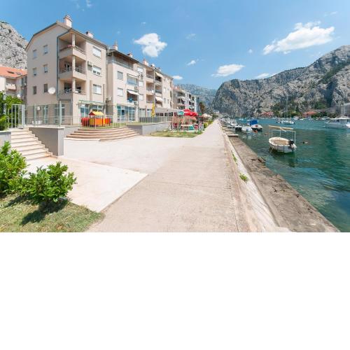 Modern new flat next to river Cetina