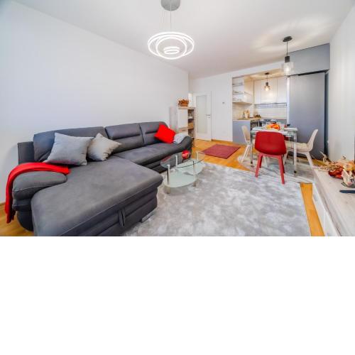 Modern Oasis With Terrace - Happy Rentals