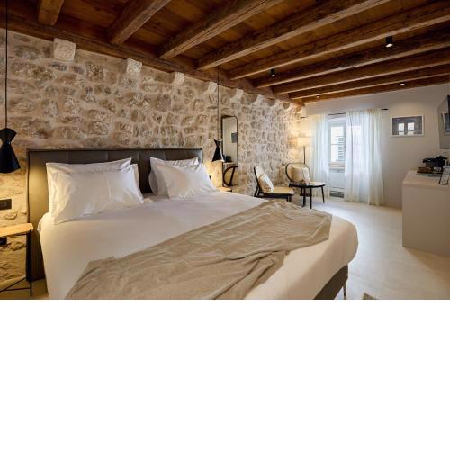 Modern Stone House, luxury suites in Dubrovnik Old Town