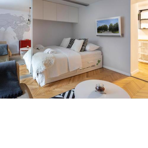 Modern Studio near British Square