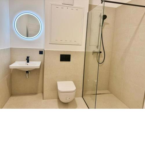 Modern Studio with Free Parking