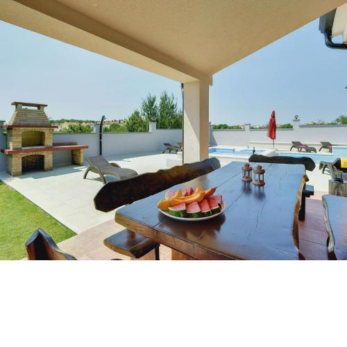Modern Villa in Pula with Private Swimming Pool