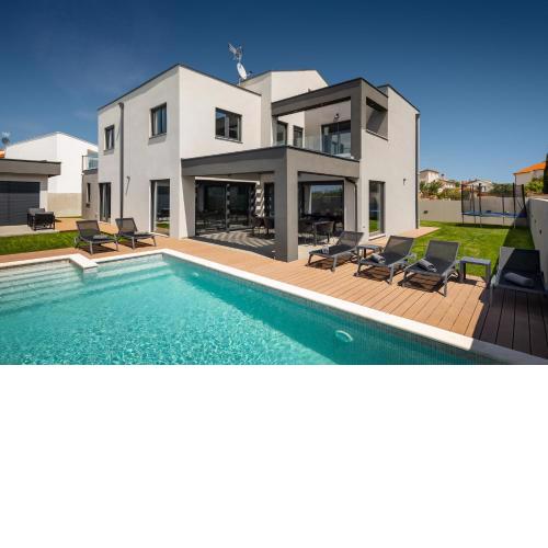 Modern villa Nea with outdoor pool in Pula