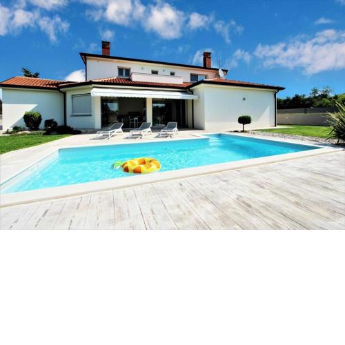 Moderne Villa Alex Exclusive in Porec mit Pool