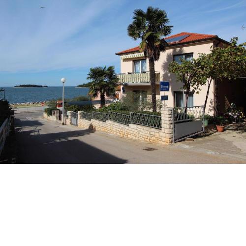 Modernes Apartment direkt am Meer und nur 400 Meter zum Strand - in Rovinj