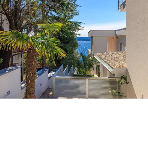 Modernes Apartment direkt am Strand mit Aussendusche, Meerblick, WiFi
