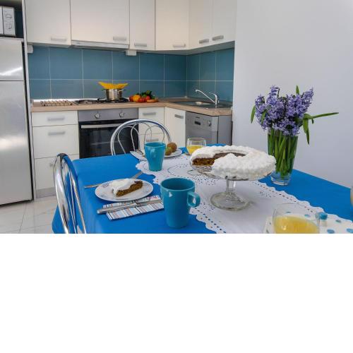 Modernes Apartment nur 350 Meter zum Strand mit privater Terrasse, Babybett, Elektrogrill