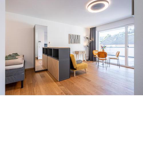 Modernes Studio mit sonniger Dachterrasse