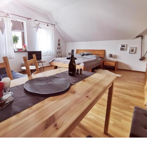 Moji Sousedi - Apartmán Červená