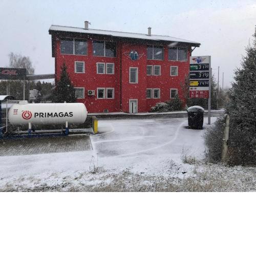 Motel Red Oil