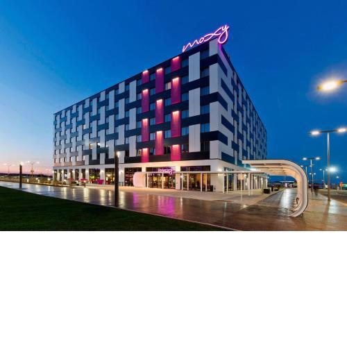 MOXY Vienna Airport