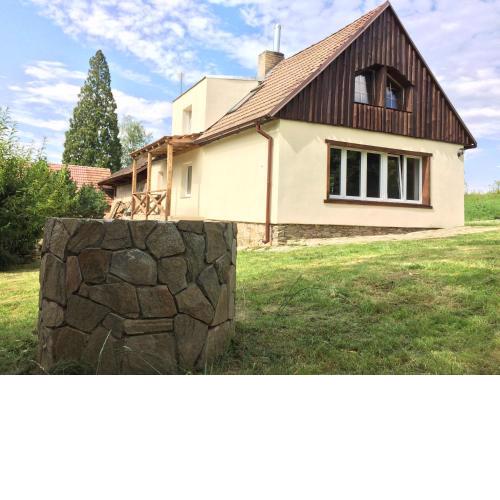 NA SAMOTĚ U LESA