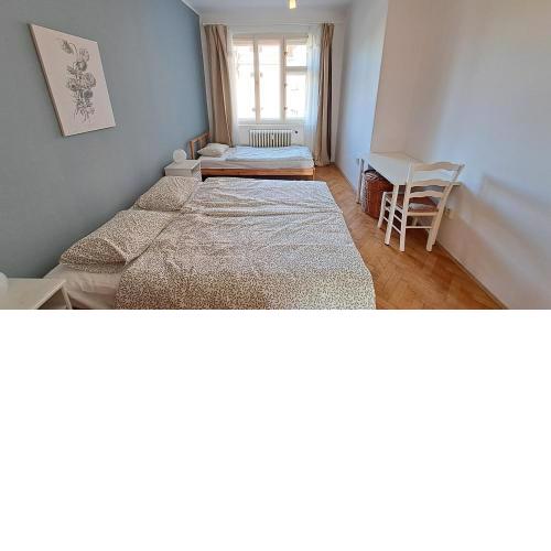 Na Slupi Sanctuary: Serene 2-Bedroom Getaway Prague