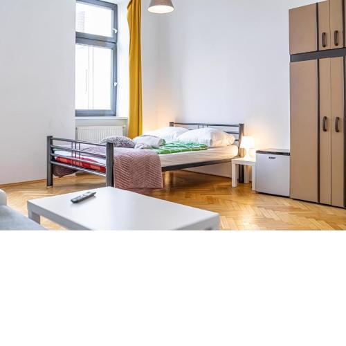 Near Danube & Millenium Tower - Massive Shared 4BR Apt