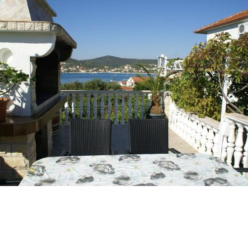 Neat apartment in Vinisce with magnificent sea