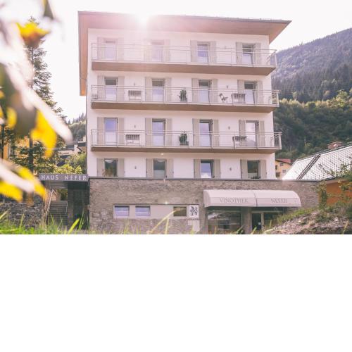 Nefer, Haus