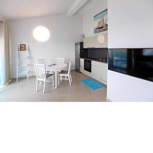 Neue Wohnung in Okrug Gornji und Meerblick