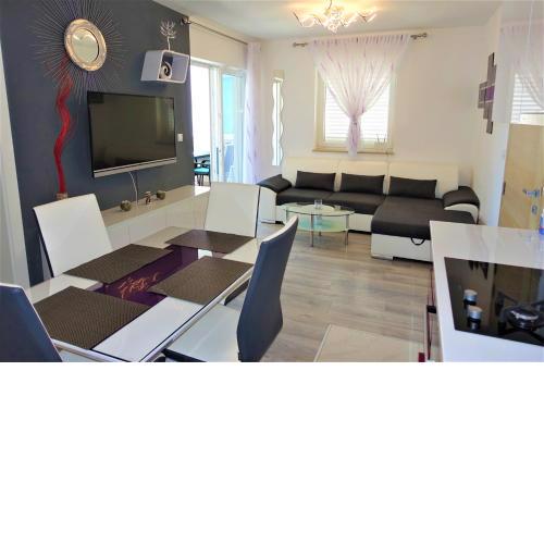 New and modern apartment Karavona Bol