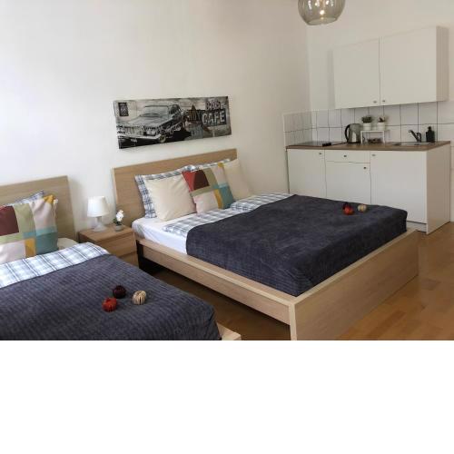 New, bright apartment near the metro!