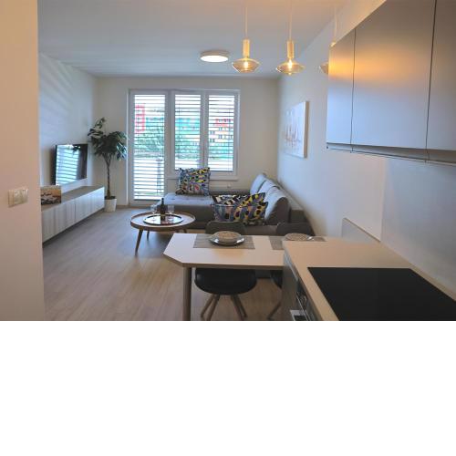 New Cozy 2 Room Pink Apartment Bratislava 059