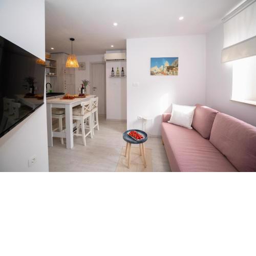 New cozy apartment - center of old town Omiš