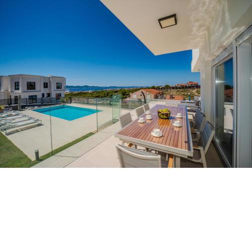 New Luxury Villa "Via"