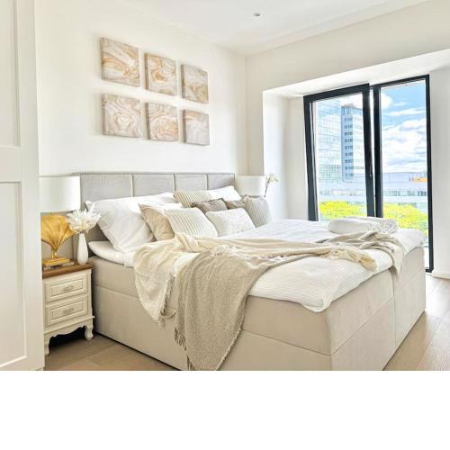 NEW Modern, River View APT near Prague City Center