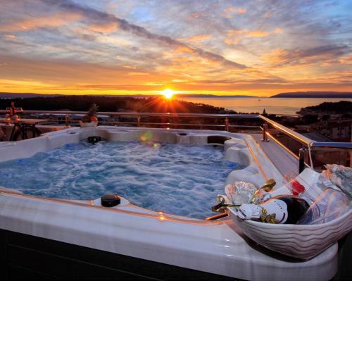 New penthouse 150 m2 with private jacuzzi, beautiful sea, city and island view