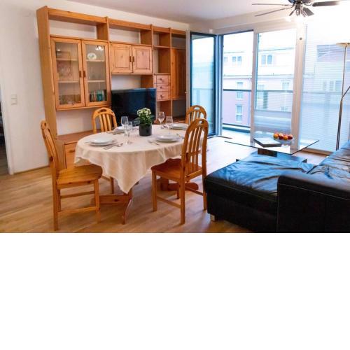 New, quiet flat next to U1, VIC, shopping mall,...