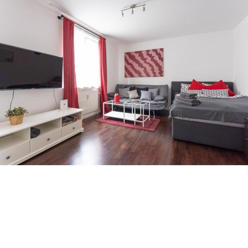 NEW ShalalaLiving Vienna - Lovenest or Workspace near Schönbrunn BG