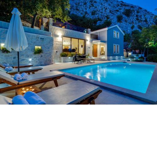 NEW! Villa Falcon House, 3-bedroom villa with heated 36 sqm pool, Jacuzzi, Finnish sauna
