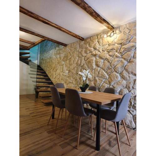 NEW VILLA IN OLD CENTER - Pag