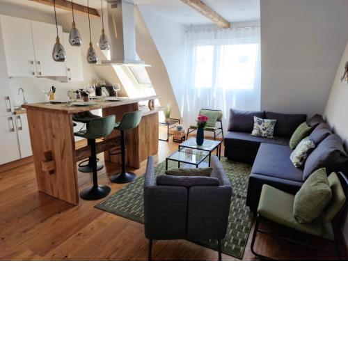 Newly renovated 3 bedroom Apartment with AC and bath tub