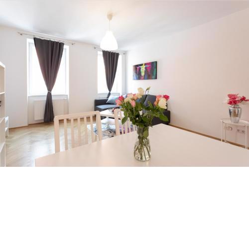 Next to city center and central station, Apt.8