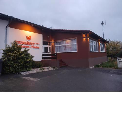 NEZNAŠOVY Restaurant - Penzion - Wellness - Sauna - SPA