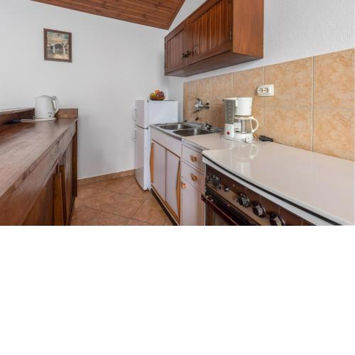 Nice Apartment In Banjol With Kitchen