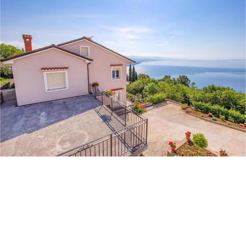 Nice Apartment In Bregi With House Sea View