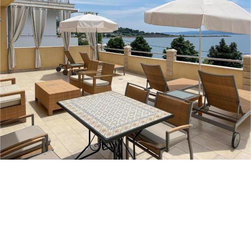 Nice Apartment In Dugi Rat With House Sea View
