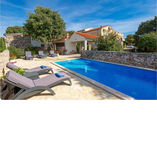 Nice Apartment In Garica With Wifi