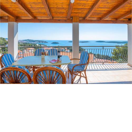 Nice Apartment In Hvar With Kitchen