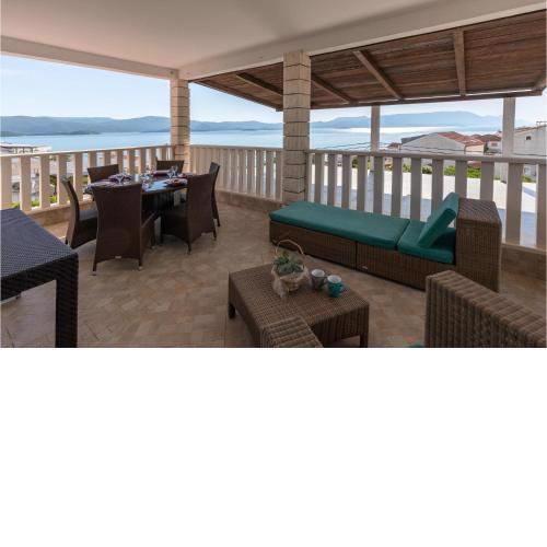 Nice Apartment In Komarna With Wifi