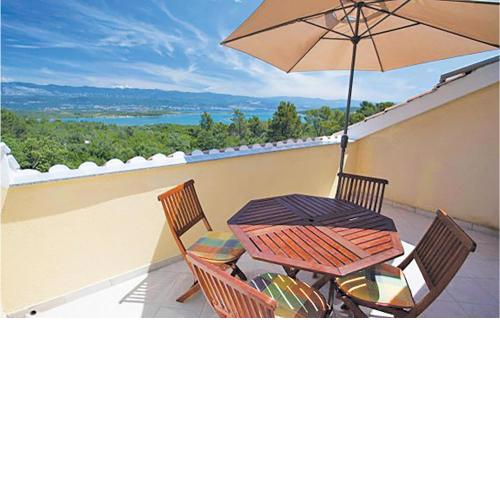 Nice Apartment In Malinska With House Sea View