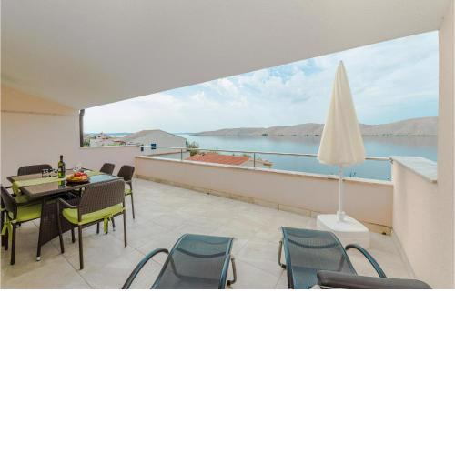Nice Apartment In Miskovici With Kitchen