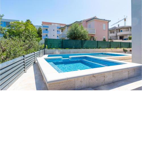 Nice Apartment In Podstrana With Wifi