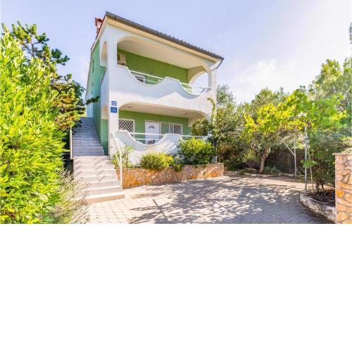 Nice Apartment In Pula With Kitchen